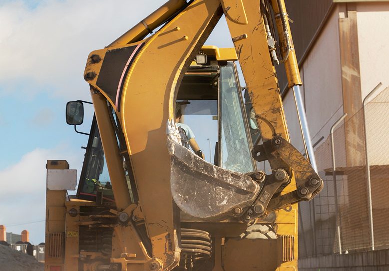 Heavy Excavator Digging Daylight — Hire Pro In Mudgeeraba, QLD