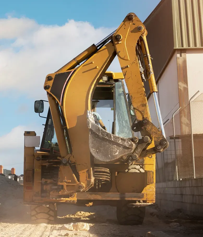 Heavy Excavator Digging Daylight — Hire Pro In Mudgeeraba, QLD